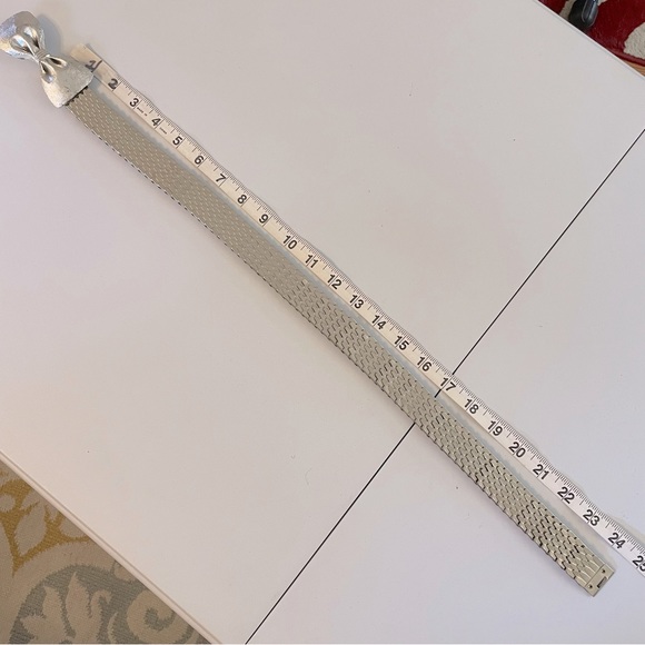 Vintage metal stretch belt with silver tone bow clasp - Picture 5 of 7